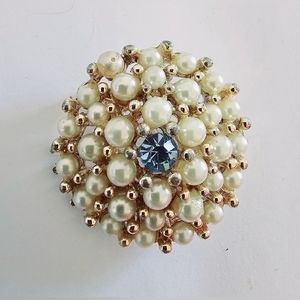 Brilliant lovely 1950 pearl dome cluster bauble blue rhinestone center brooch